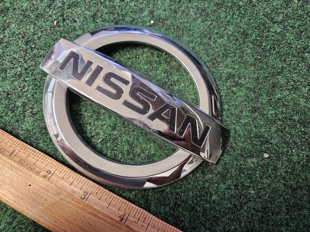2004-2009 NISSAN QUEST REAR CHROME EMBLEM LOGO SIGN SYMBOL  65890-5Z010 4M8