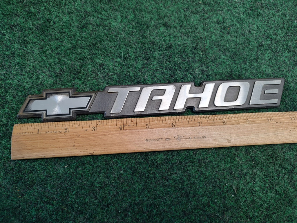 Chevy 2000-2006 Tahoe Front Door Tailgate Emblem Badge Logo Name 15707463 4S4