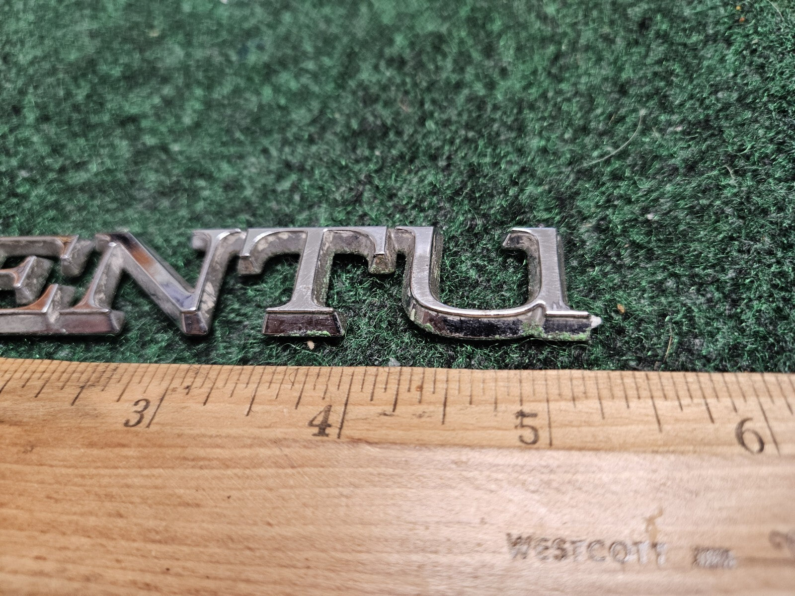 90 91 92 93 94 95 96 BUICK CENTURY SIDE EMBLEM BADGE SYMBOL LOGO CRACKED CL4