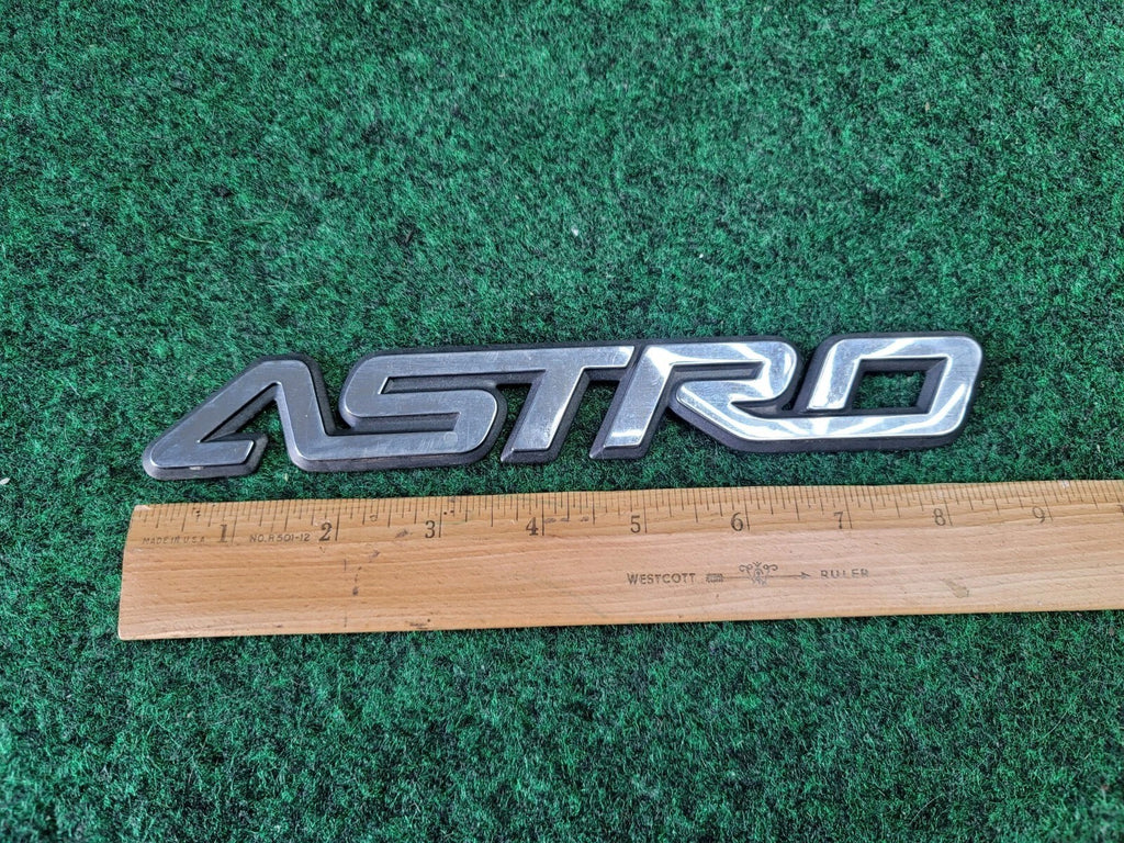 1996-2005 CHEVROLET Astro Van Rear Emblem Badge Logo Nameplate 15724741 OEM 1M1