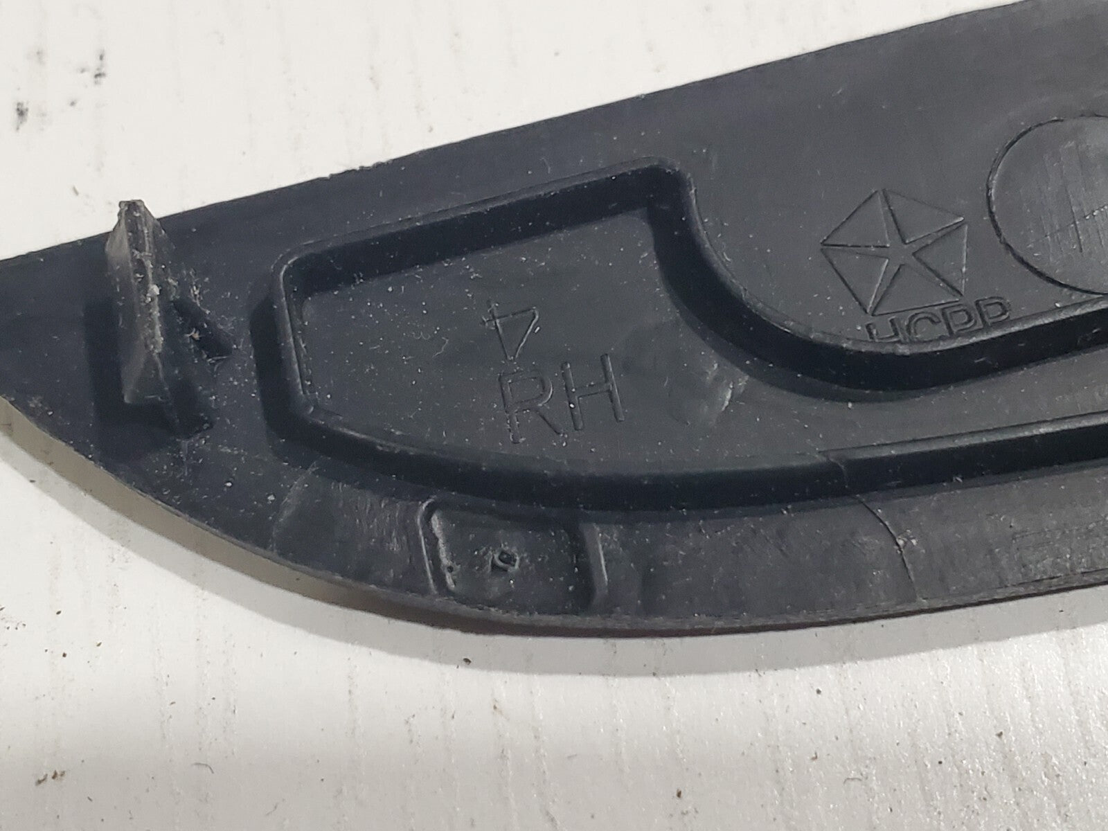 2012 2013 CHRYSLER 300C RIGHT REAR ARM REST PLUG COVER TRIM 6L3