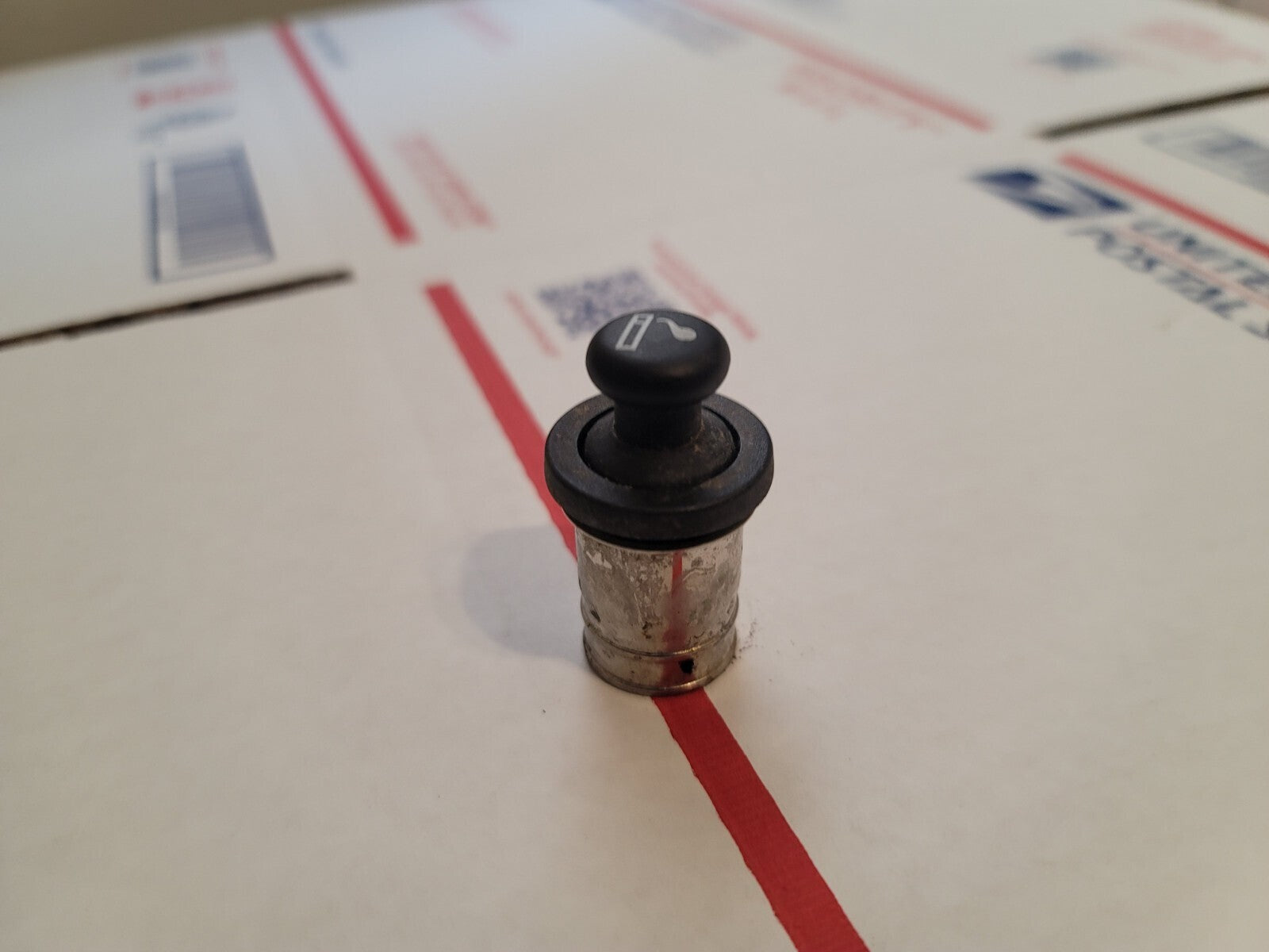 OEM CHRYSLER JEEP CAR CIGARETTE LIGHTER SOCKET PLUG OEM 7L6