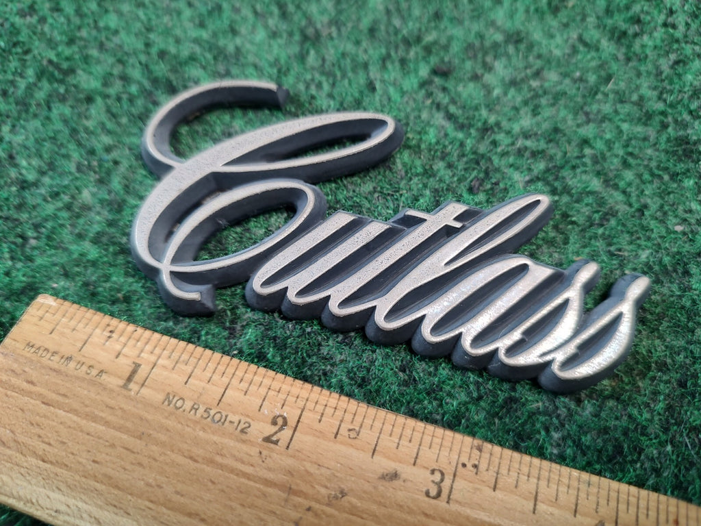 OLDSMOBILE CUTLASS EMBLEM BADGE SYMBOL LOGO SIGN VINTAGE OEM 2S7