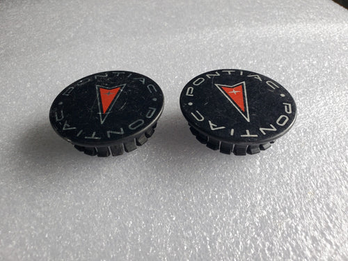 (2) OEM ORIGINAL 2003-2008 PONTIAC VIBE CENTER CAPS P/N 9593169 / 9594156 VNT