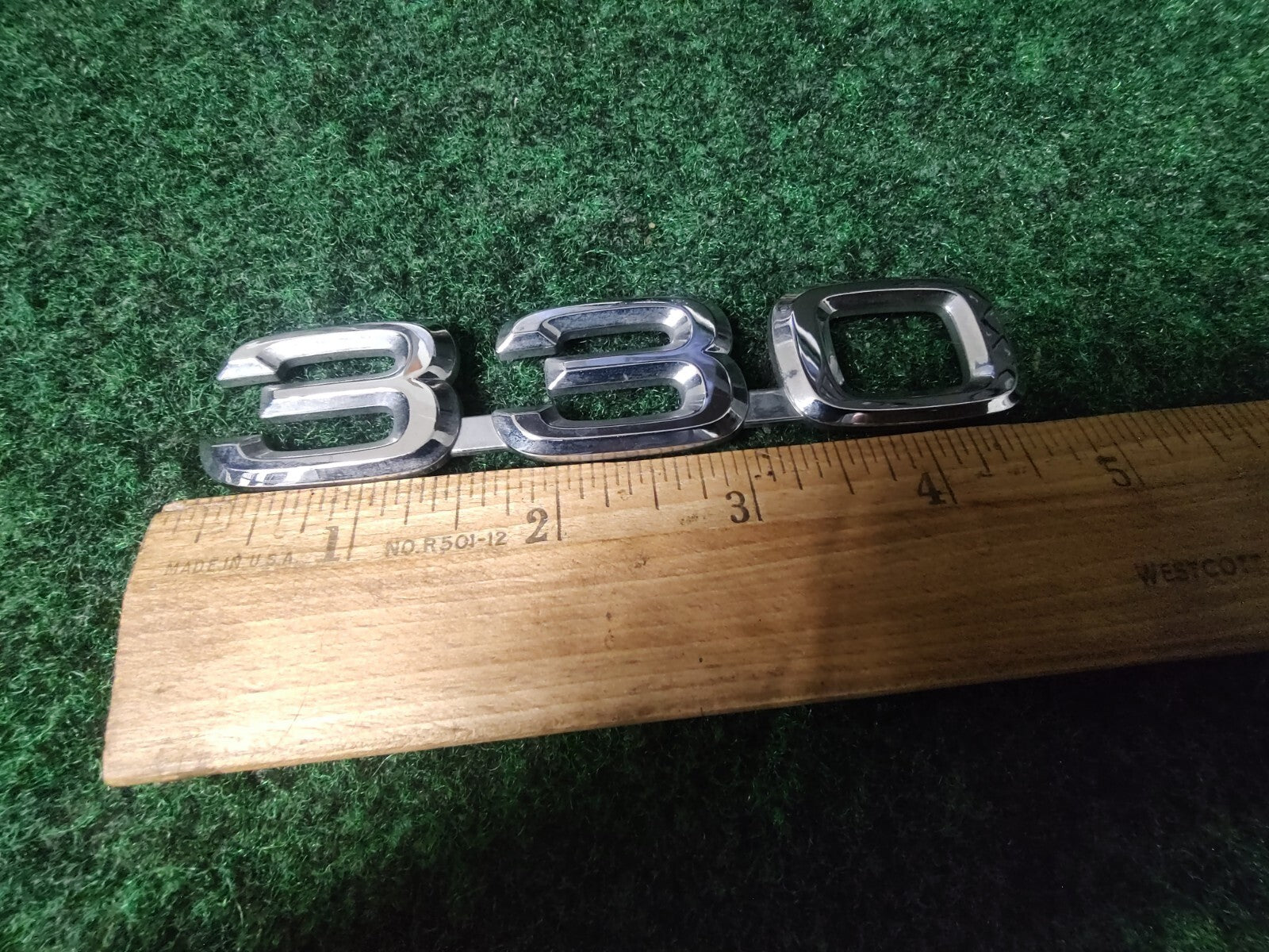 98 99 00 01 02 03 04 05 LEXUS 330 REAR EMBLEM BADGE LOGO 9L3