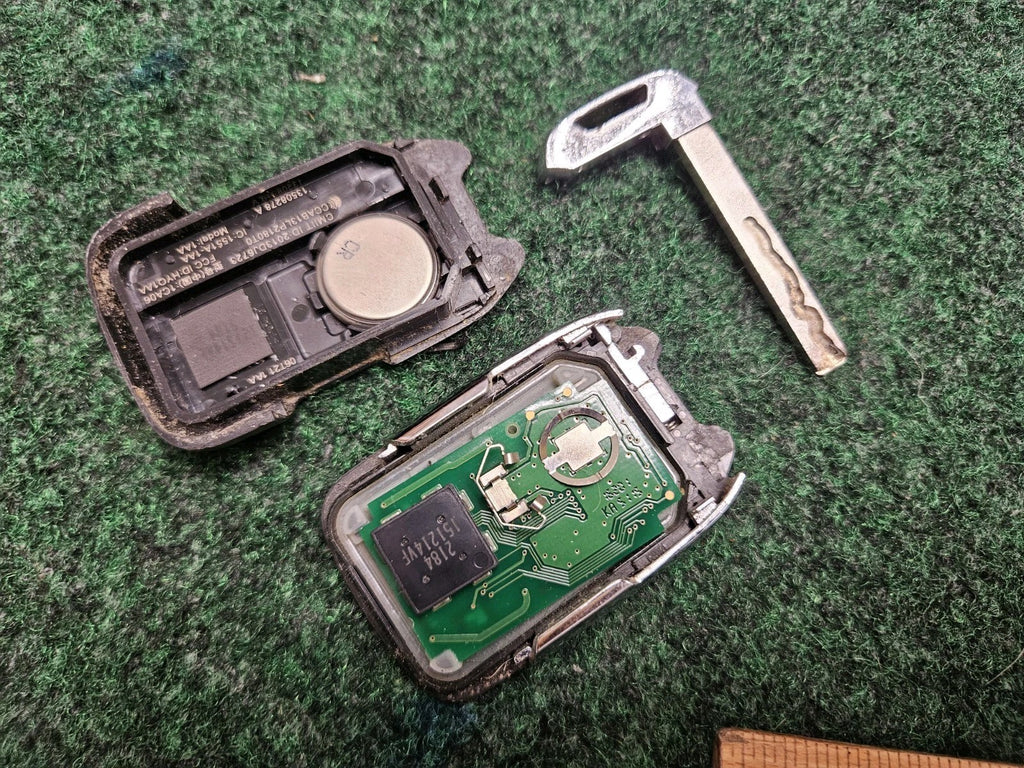 OEM GMC HYQ1AA Key Fob w/ 6 Buttons KeyFob Keless Entry Used Key Is Cut 7S5