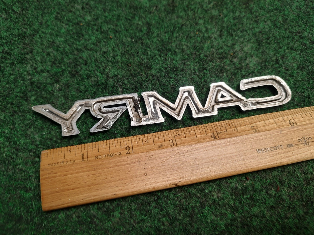 1997-2001 TOYOTA CAMRY TRUNK LID EMBLEM NAMEBADGE Badge OEM 75442-33050 1L4