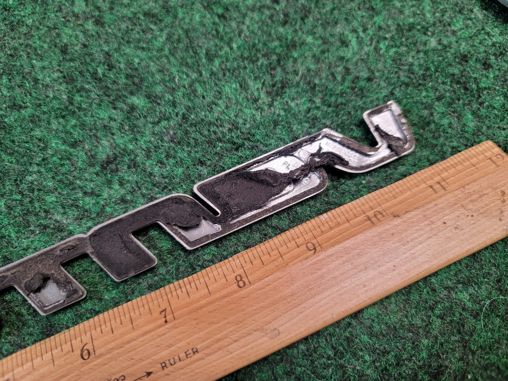 1997-2005 CHEVROLET VENTURE REAR EMBLEM BADGE LOGO CHROME OEM 1M8