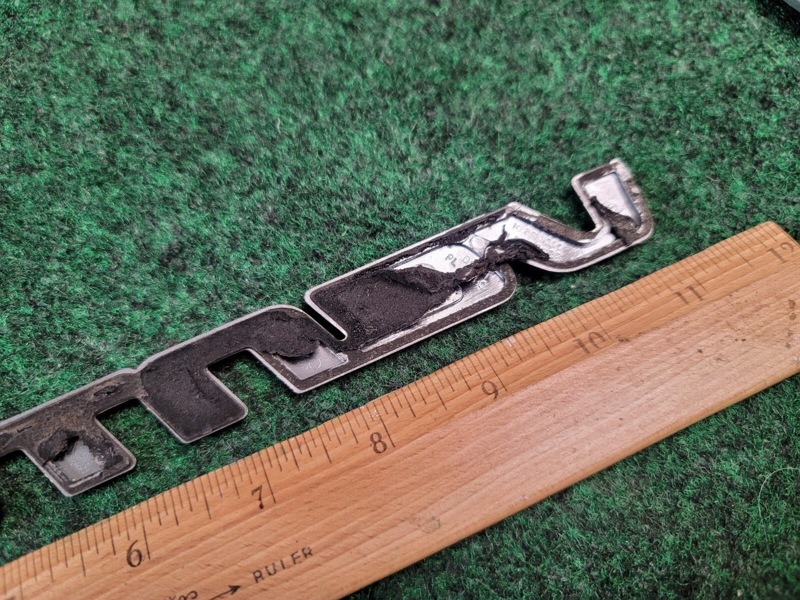 1997-2005 CHEVROLET VENTURE REAR EMBLEM BADGE LOGO CHROME OEM 1M8