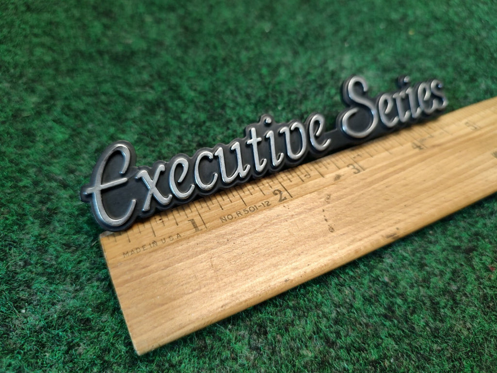 1998 1999 2000 2001 2002 Lincoln Town Car - Executive Series Roof Emblem 4S1