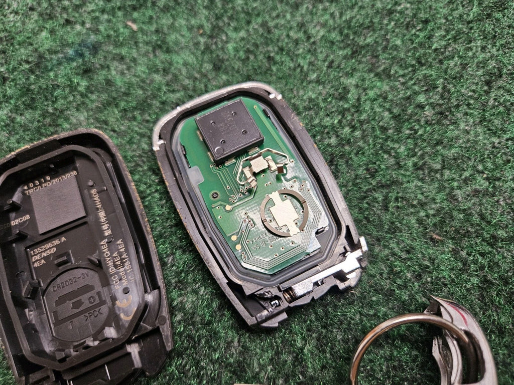 OEM Chevrolet Malibu Cruz Camaro Smart Key Fob with 5 Buttons Used Key Cut 7S5