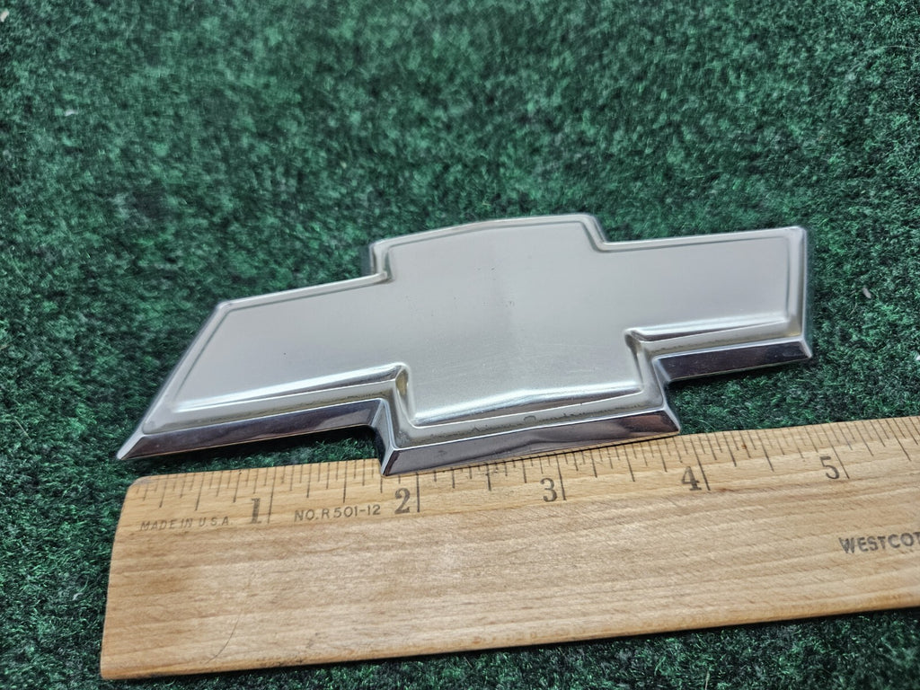 2005 2006 2007 2008 2009 2010 Chevrolet Cobalt Rear Trunk Deck Lid Emblem 05 7S9