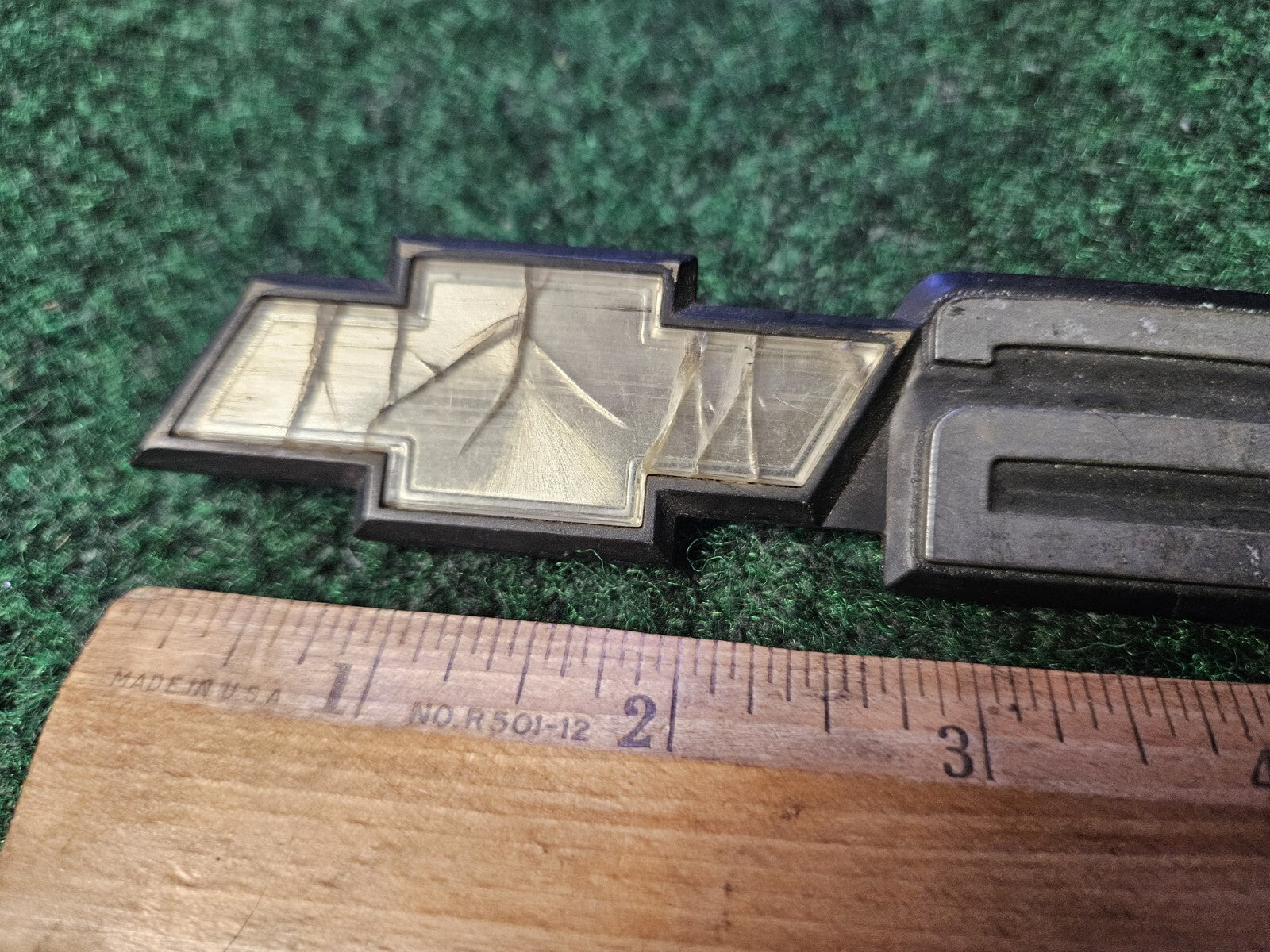 CHEVROLET SILVERADO 2500 SIDE EMBLEM BADGE LOGO OEM 4M9