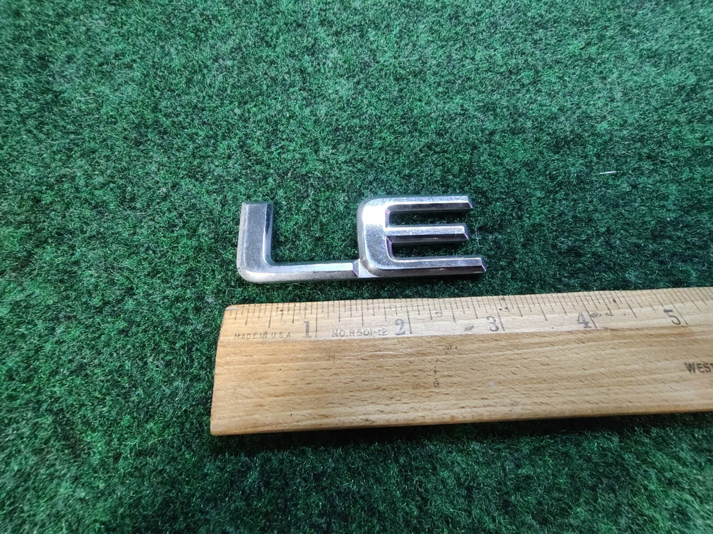 96 97 98 Nissan Pathfinder LE Rear Liftgate Script Nameplate Emblem Trunk 3M1