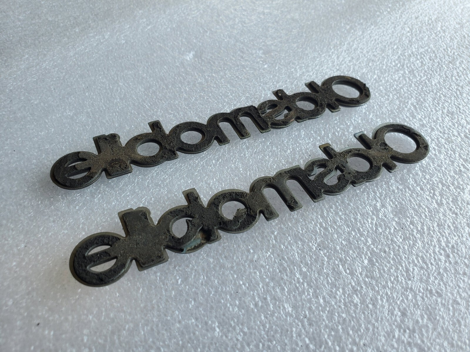 (2) Oldsmobile OEM Chrome Black 5.1" Emblem Badge Logo Nameplate Name Plate VNTG