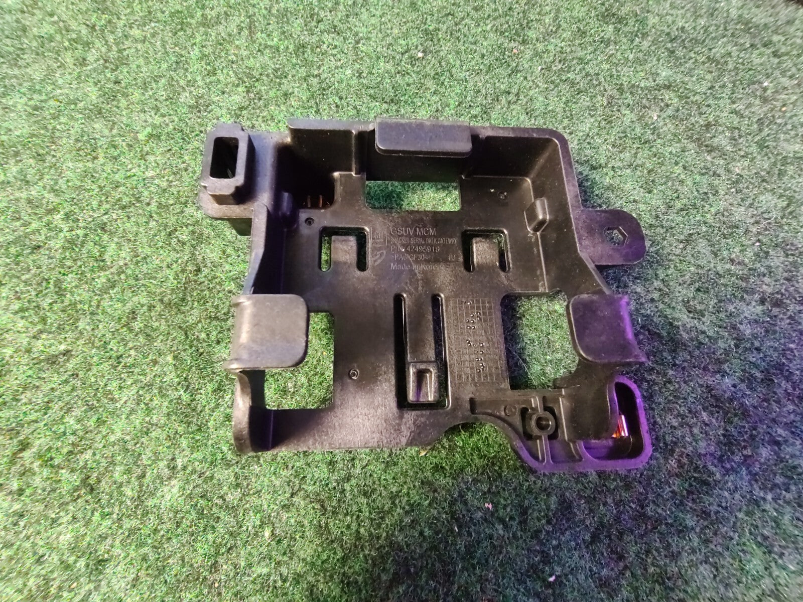 2017-2020 CHEVROLET TRAX DATA GATEWAY COMPUTER CONTROL MODULE BRACKET HOLDER BL2