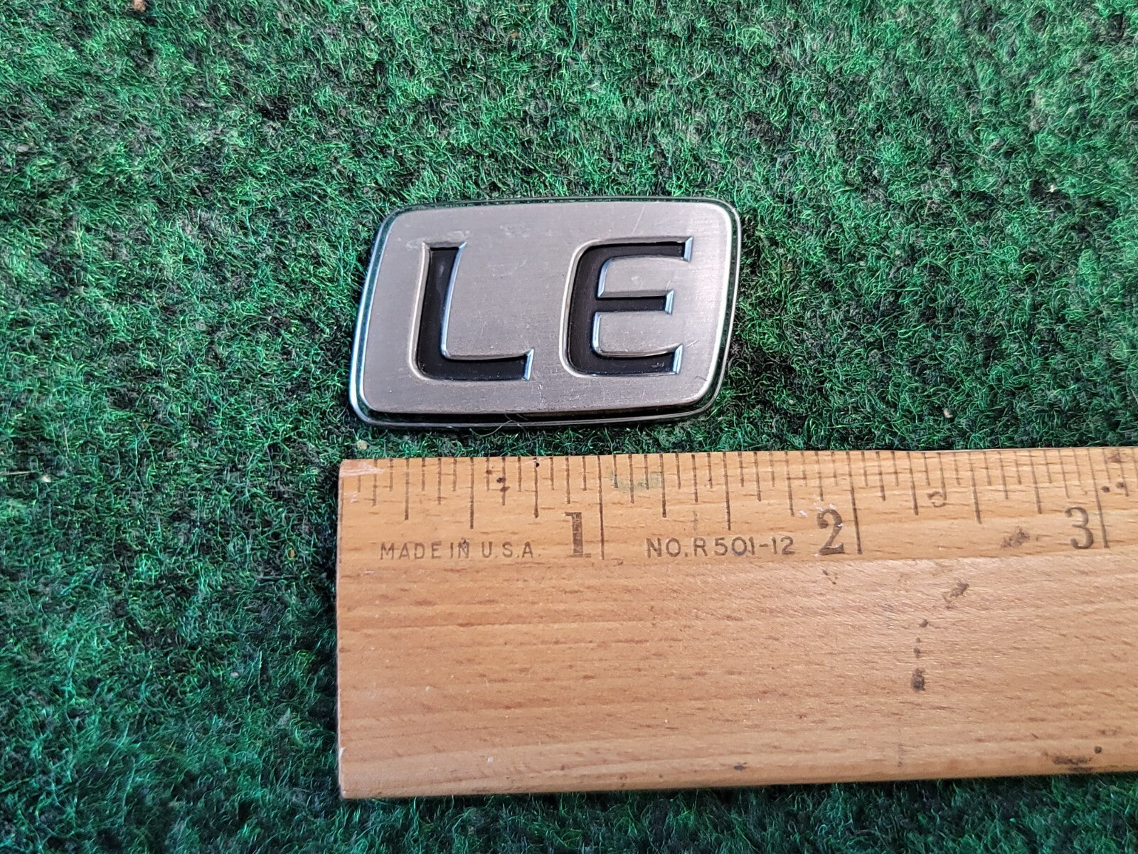 1997 - 2001 Toyota Camry LE Rear Deck Trunk Lid Emblem 75443-33080 2M3