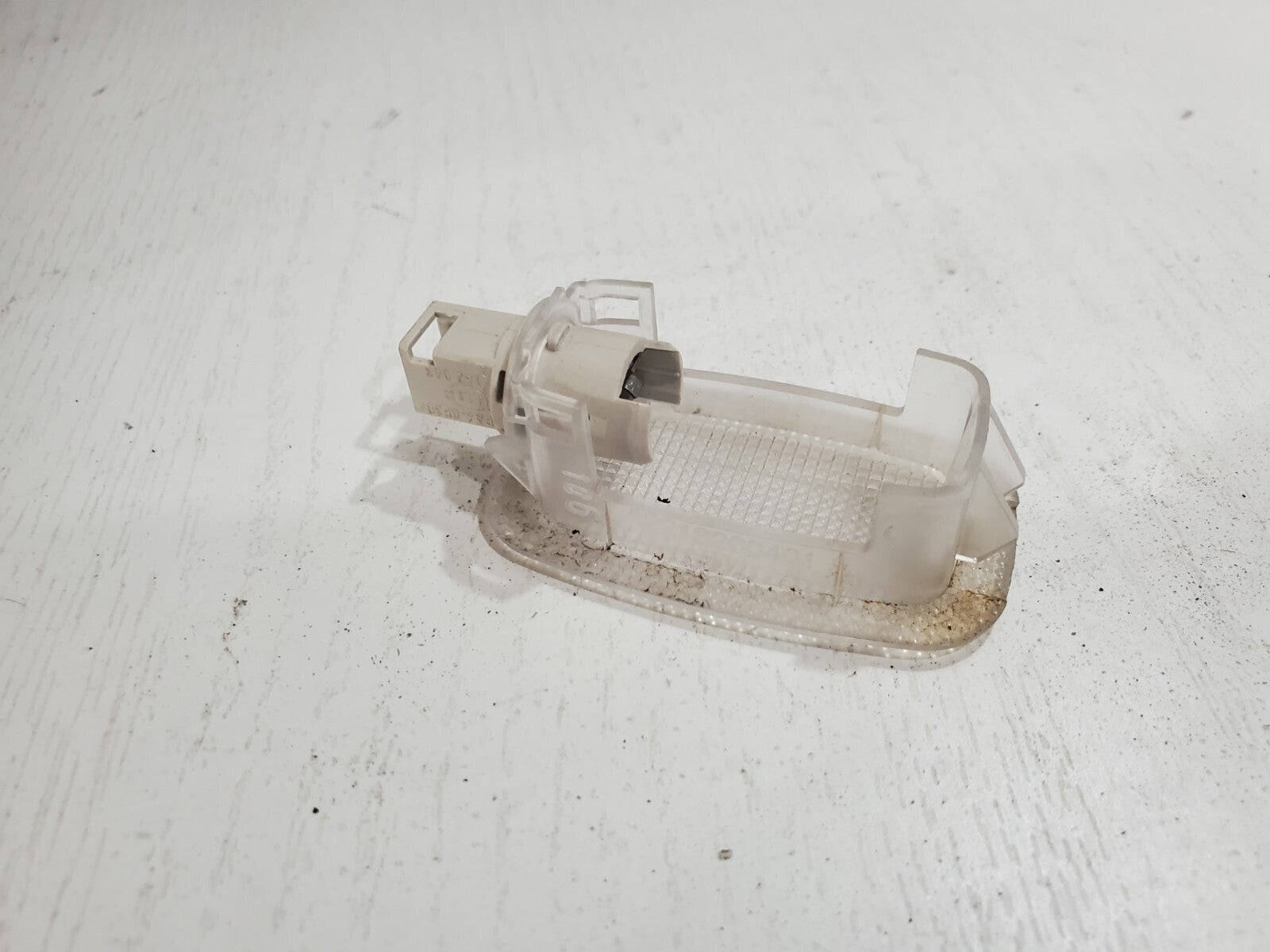 2010 - 2013 MERCEDES BENZ C300 INTERIOR COURTESY LIGHT LAMP A2218200401 OEM 7L9