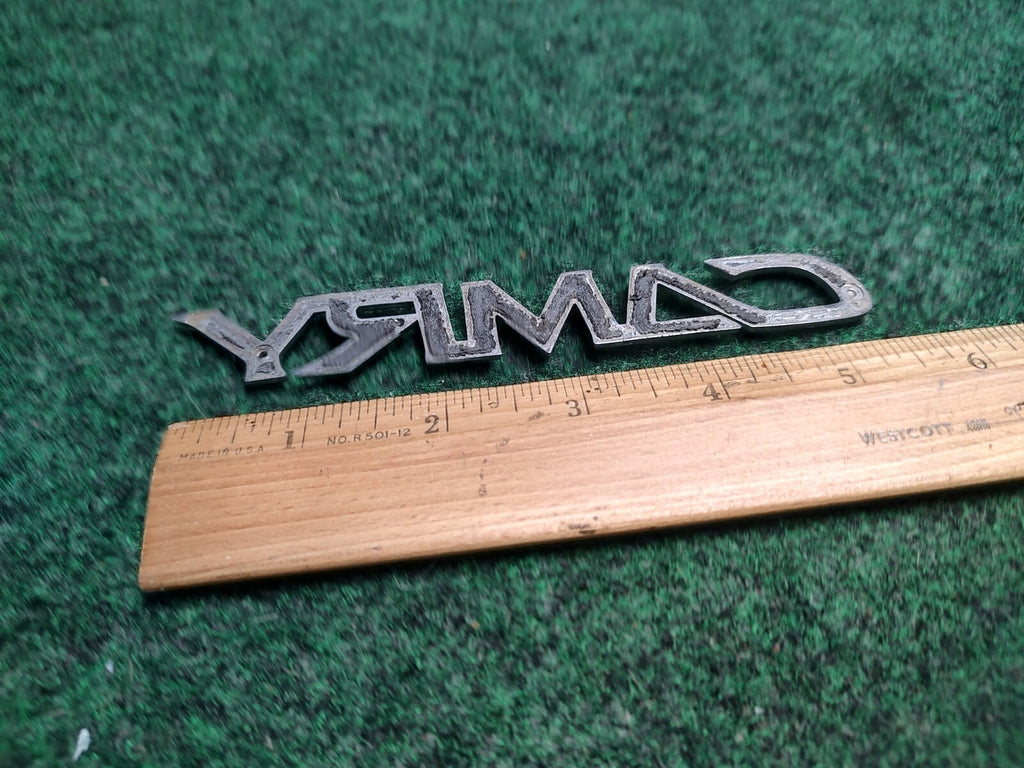 2002-2006 TOYOTA CAMRY CHROME REAR EMBLEM LOGO BADGE NAME PLATE OEM 3S3