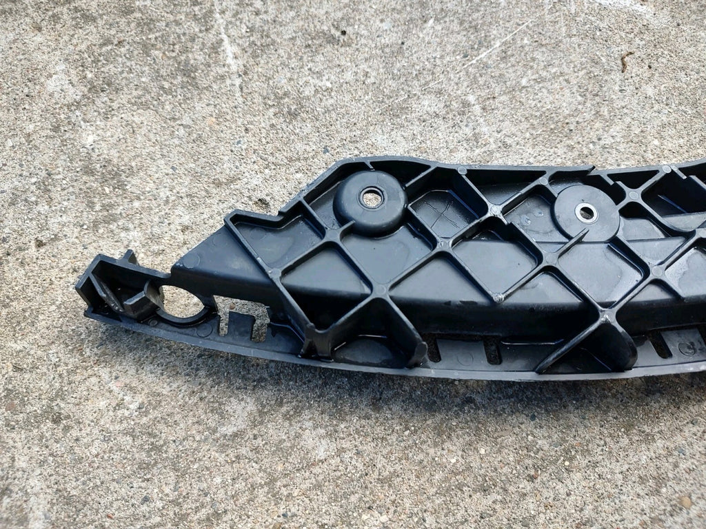 14-16 JEEP GRAND CHEROKEE OEM DRIVER SIDE LH SIGNAL LIGHT BRACKET 6002TM0196 JT1